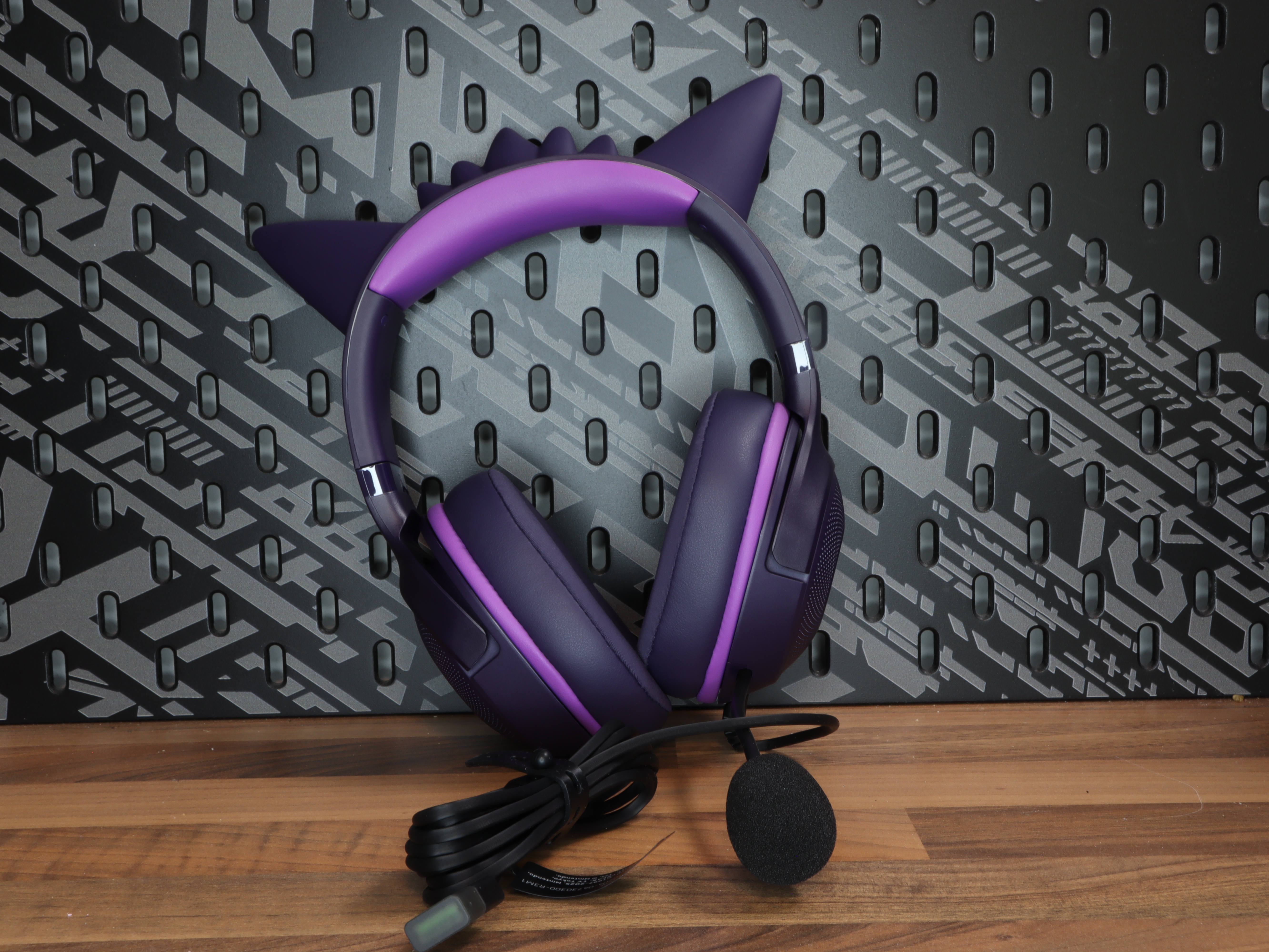 Hyperclear triforce RGB surround sound gaming headset Razer Kraken V2 Gengar Edition Pokemon.JPG